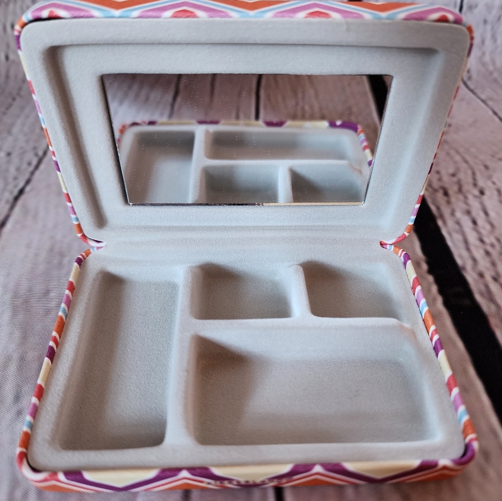 Kikkerland Jewelry Case